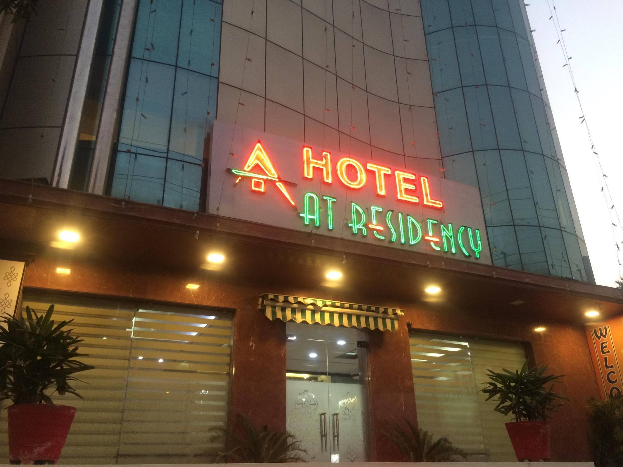 Fabhotel D75 At Residency Ghaziabad Exterior foto